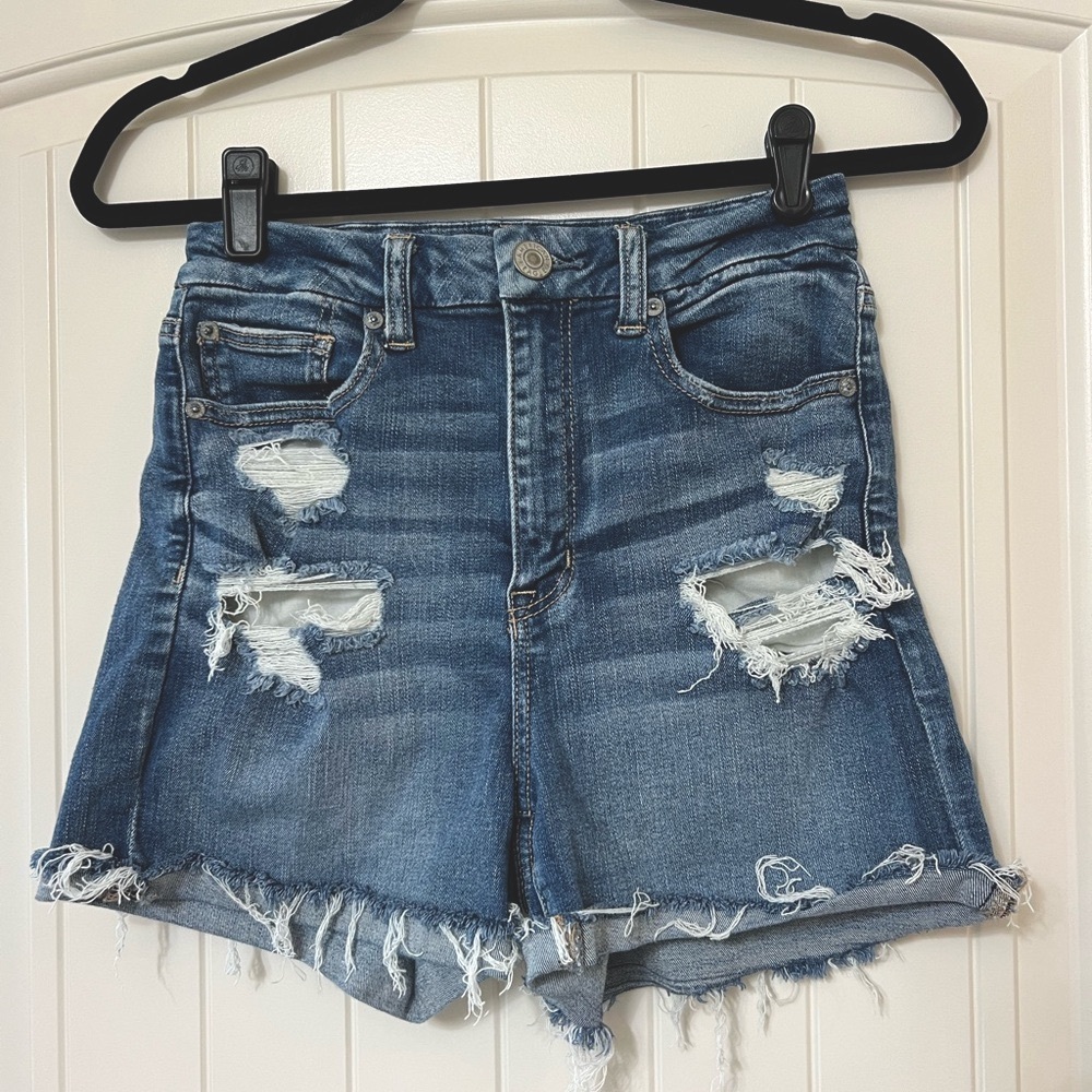AMERICAN EAGLE 🦅 Women’s destructed/distressed curvy hi rise shortie shorts SZ,6